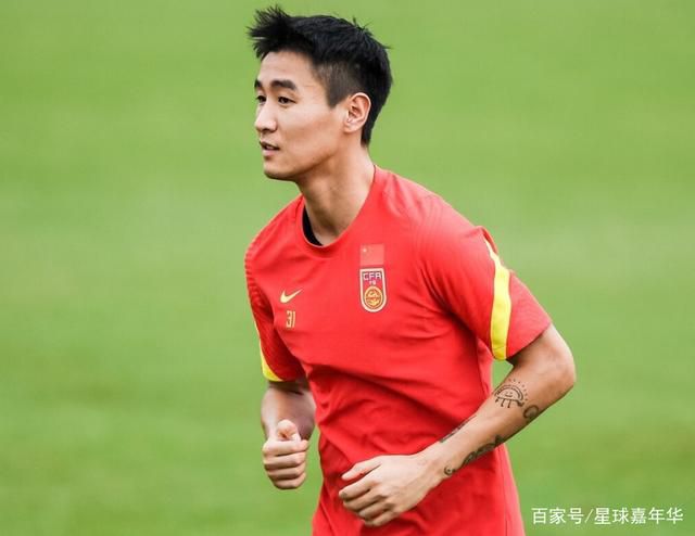 女生扒开尿口让男生捅进去视频
